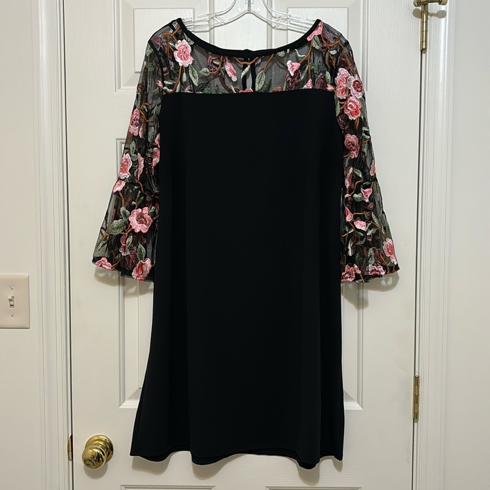 AGB Embroidered Mesh Bell Sleeve Floral Knee Length Black Dress Womans Size 14
